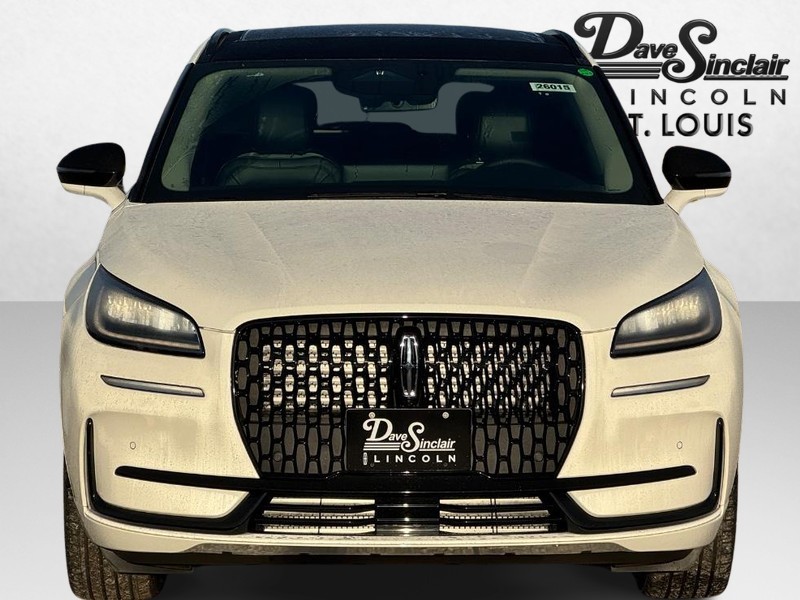 Lincoln Corsair Vehicle Full-screen Gallery Image 02