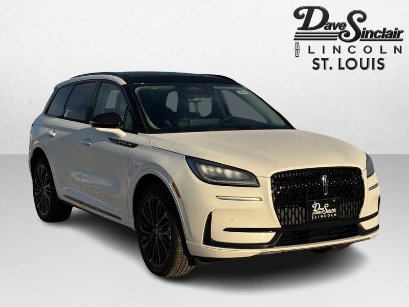 Lincoln Corsair Vehicle Full-screen Gallery Image 03