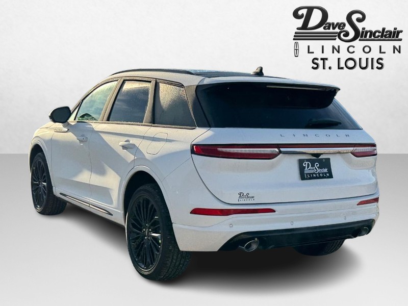 Lincoln Corsair Vehicle Full-screen Gallery Image 07