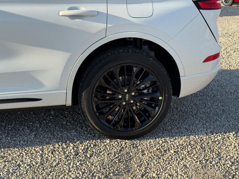 Lincoln Corsair Vehicle Full-screen Gallery Image 10