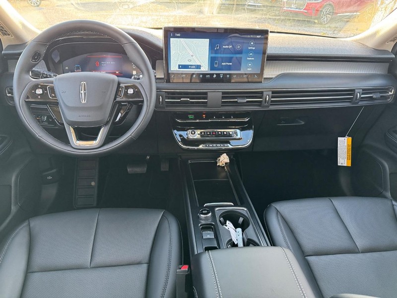 Lincoln Corsair Vehicle Full-screen Gallery Image 13