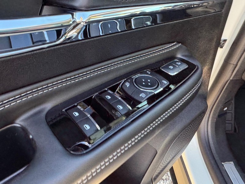 Lincoln Corsair Vehicle Full-screen Gallery Image 18