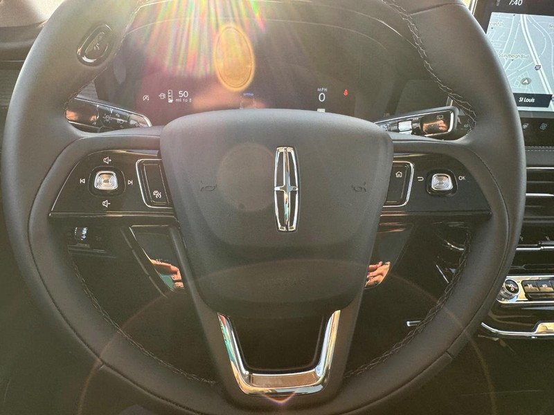 Lincoln Corsair Vehicle Full-screen Gallery Image 21