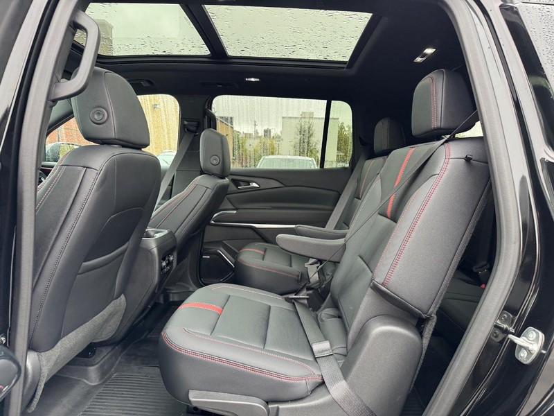 Chevrolet Traverse Vehicle Full-screen Gallery Image 11