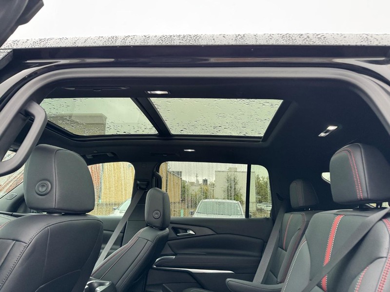 Chevrolet Traverse Vehicle Full-screen Gallery Image 12