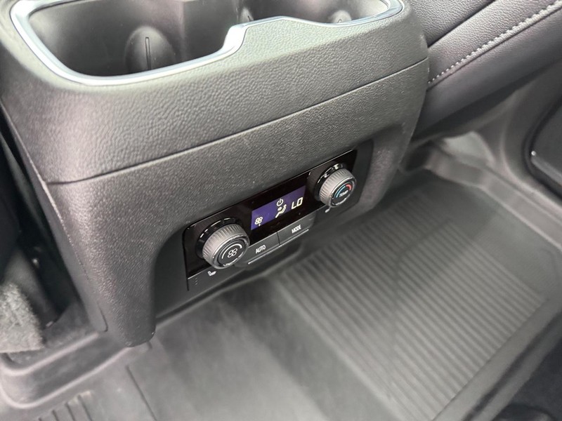 Chevrolet Traverse Vehicle Full-screen Gallery Image 14