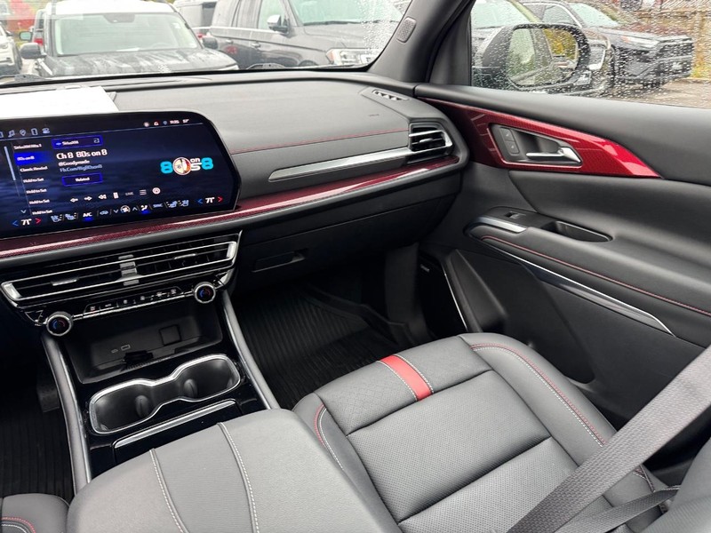 Chevrolet Traverse Vehicle Full-screen Gallery Image 17