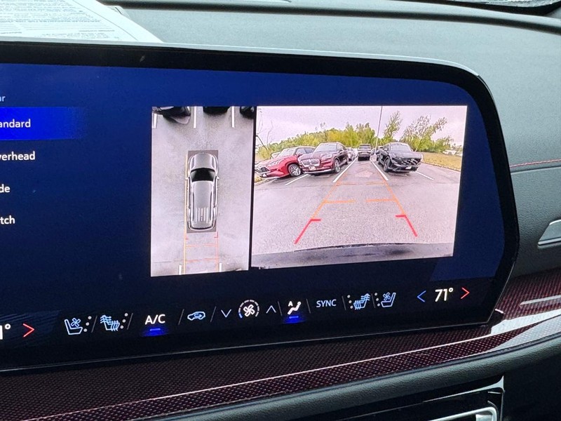 Chevrolet Traverse Vehicle Full-screen Gallery Image 25