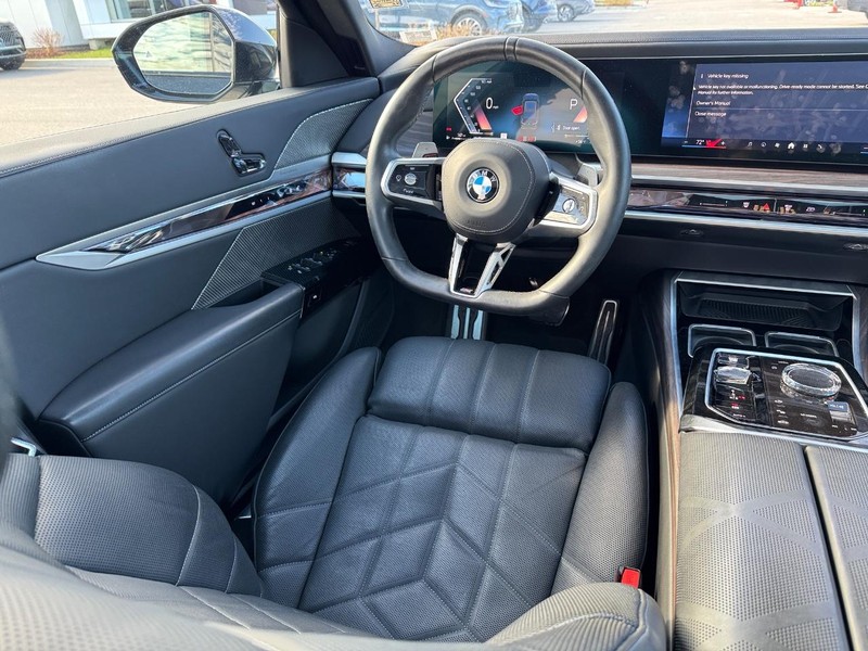 BMW 7 Series Vehicle Full-screen Gallery Image 13