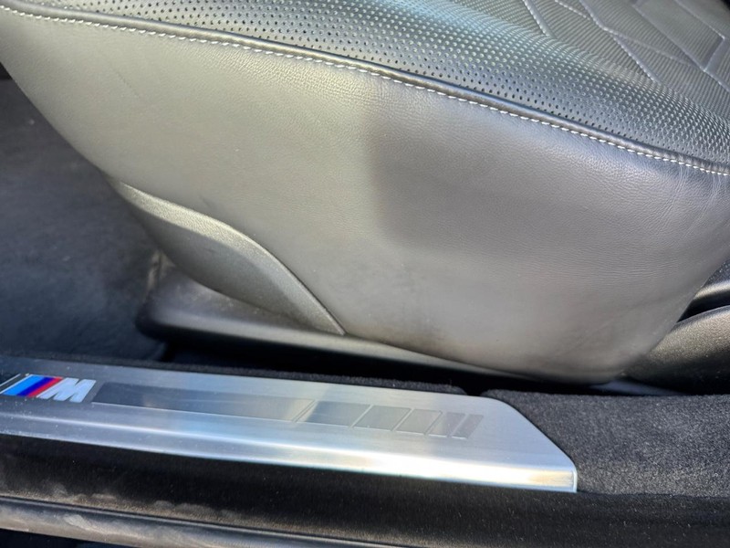 BMW 7 Series Vehicle Full-screen Gallery Image 16