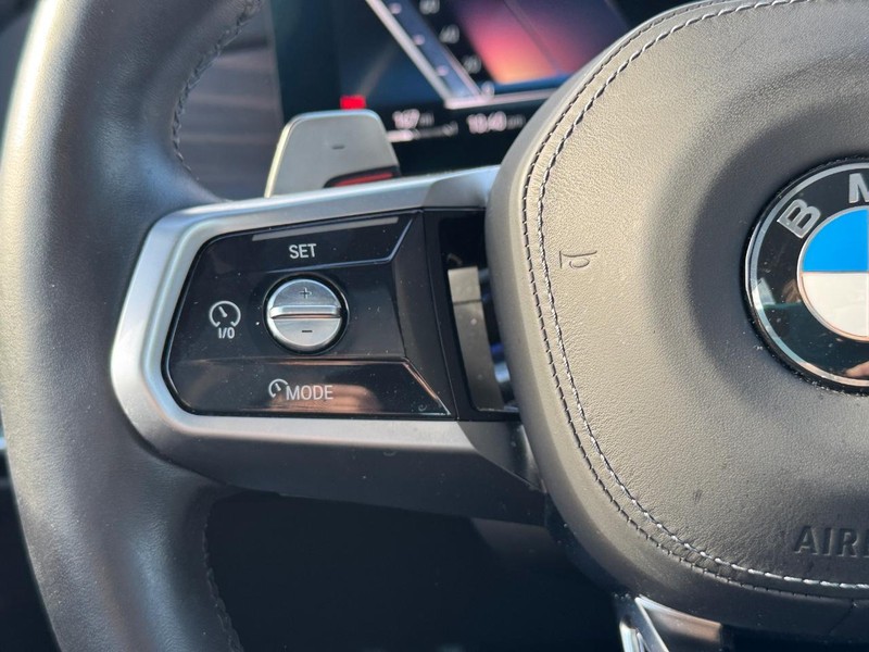 BMW 7 Series Vehicle Full-screen Gallery Image 20