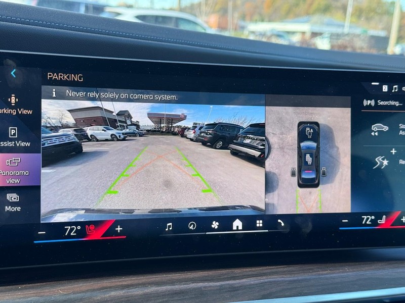 BMW 7 Series Vehicle Full-screen Gallery Image 23