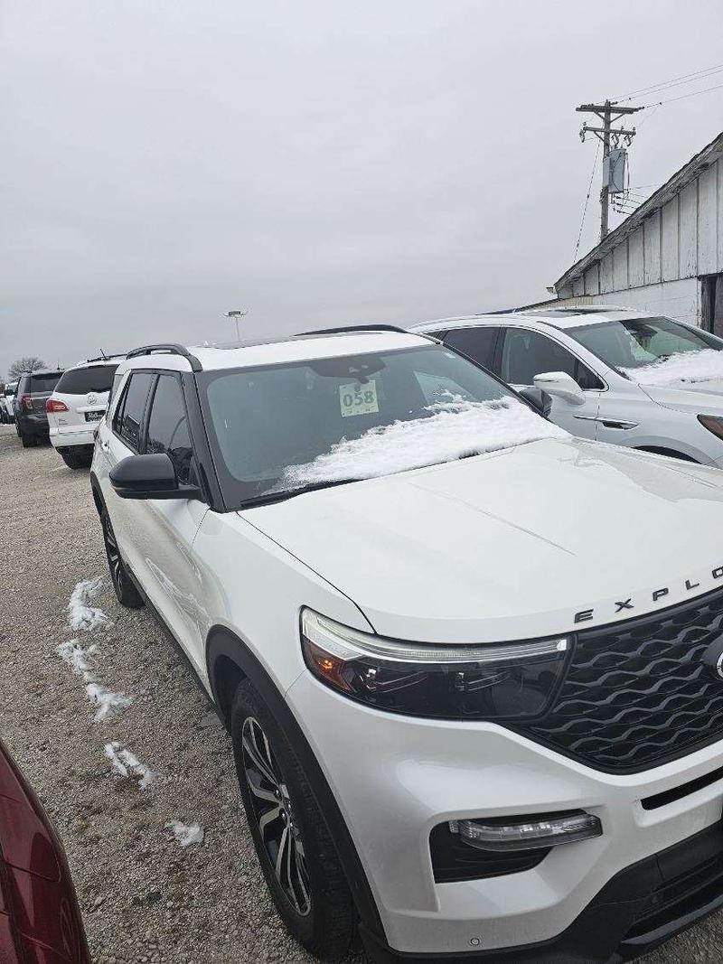 Ford Explorer Vehicle Full-screen Gallery Image 02