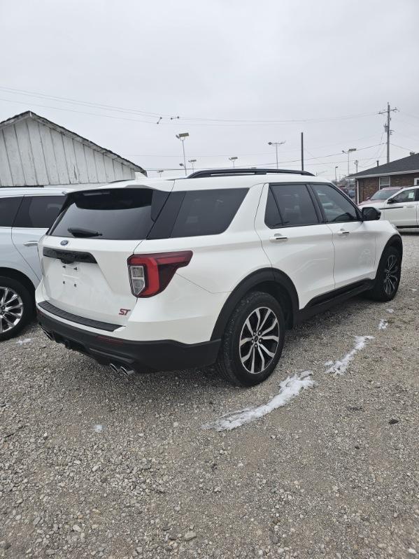 Ford Explorer Vehicle Full-screen Gallery Image 03