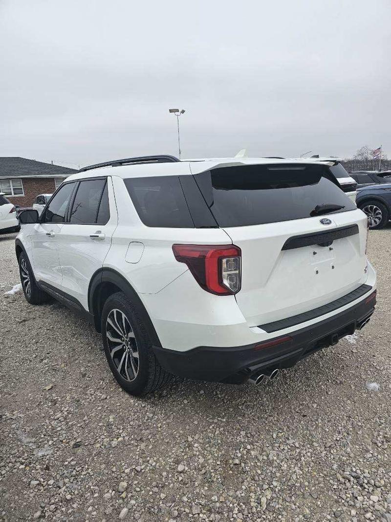 Ford Explorer Vehicle Full-screen Gallery Image 04