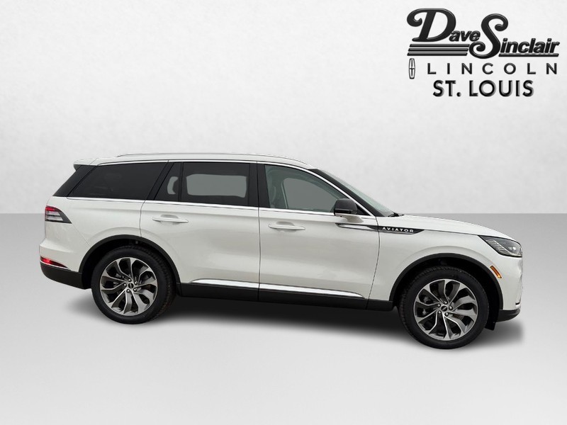 Lincoln Aviator Vehicle Full-screen Gallery Image 04