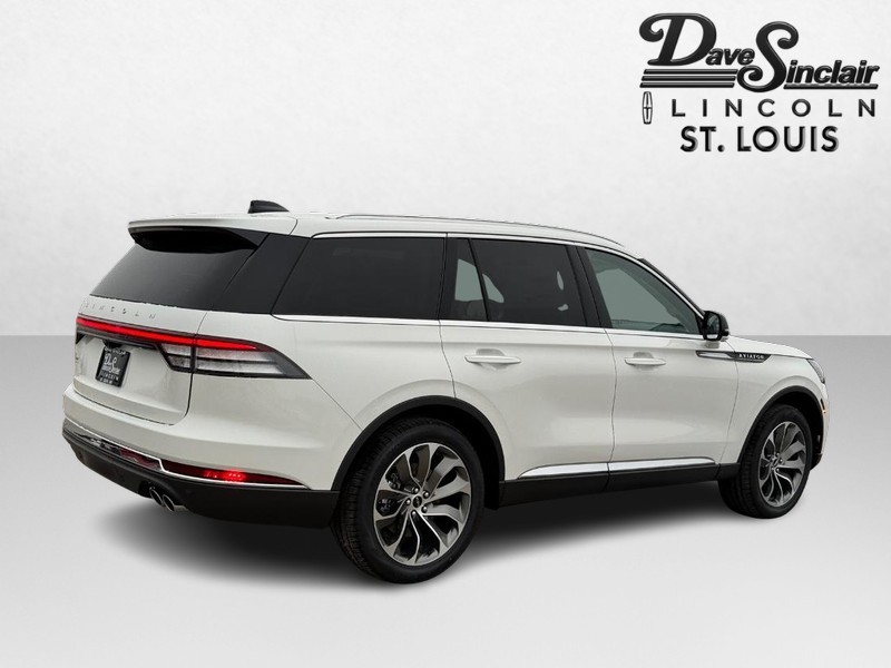 Lincoln Aviator Vehicle Full-screen Gallery Image 05