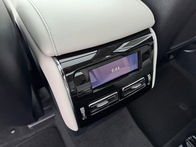 Lincoln Aviator Vehicle Full-screen Gallery Image 14