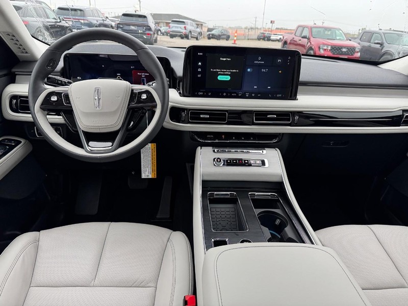 Lincoln Aviator Vehicle Full-screen Gallery Image 15
