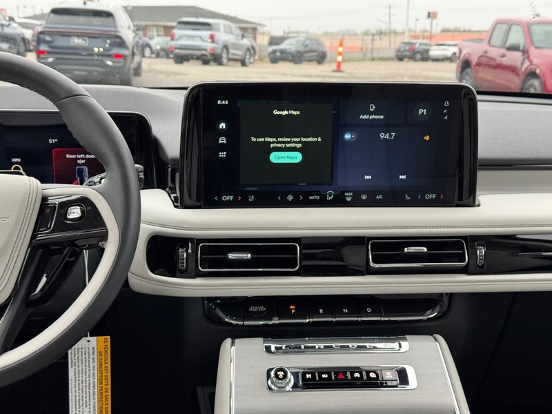 Lincoln Aviator Vehicle Full-screen Gallery Image 17