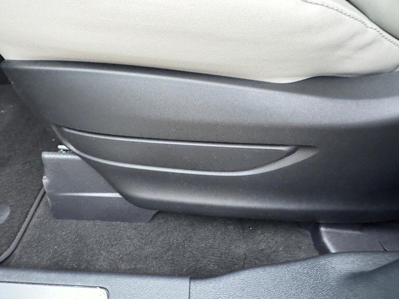 Lincoln Aviator Vehicle Full-screen Gallery Image 19