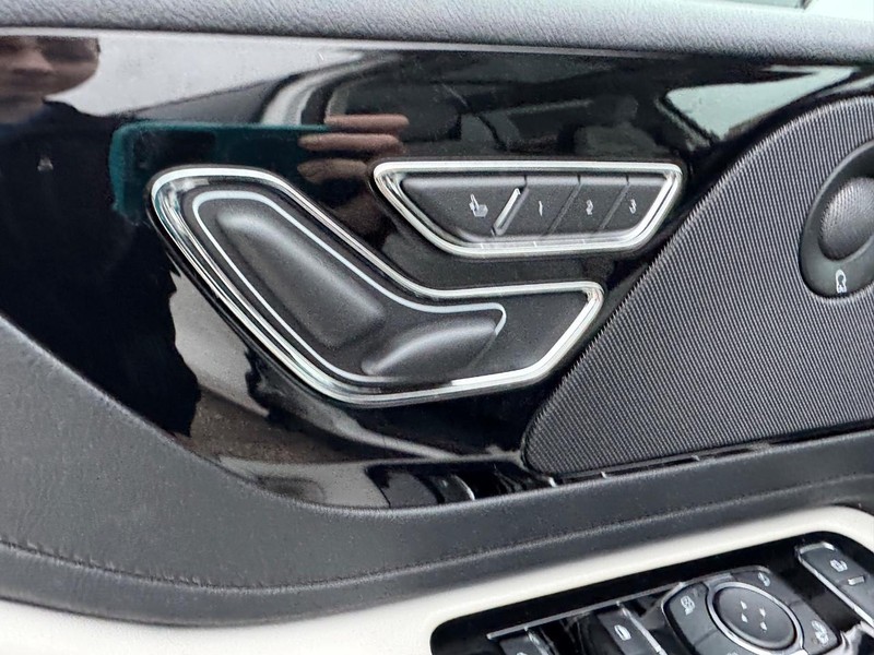 Lincoln Aviator Vehicle Full-screen Gallery Image 21