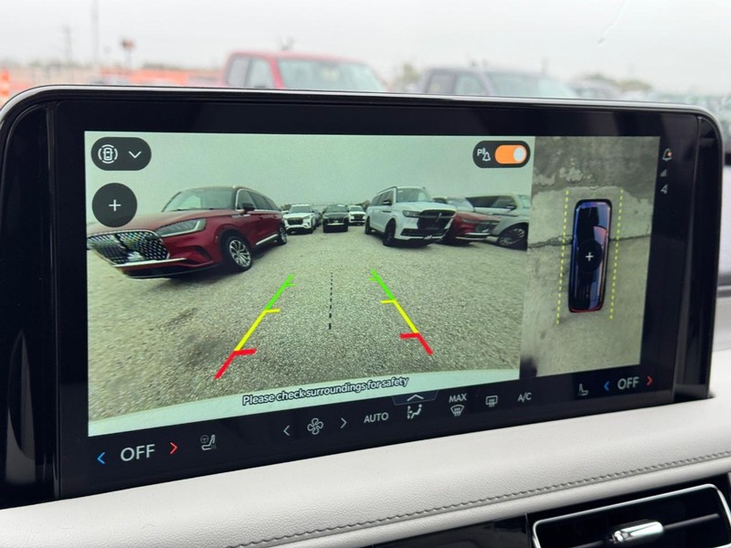 Lincoln Aviator Vehicle Full-screen Gallery Image 26