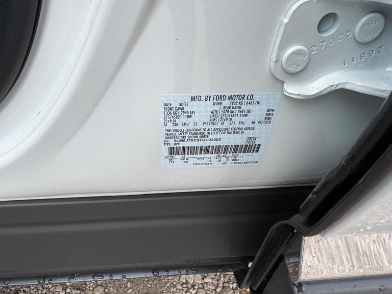 Lincoln Aviator Vehicle Full-screen Gallery Image 27