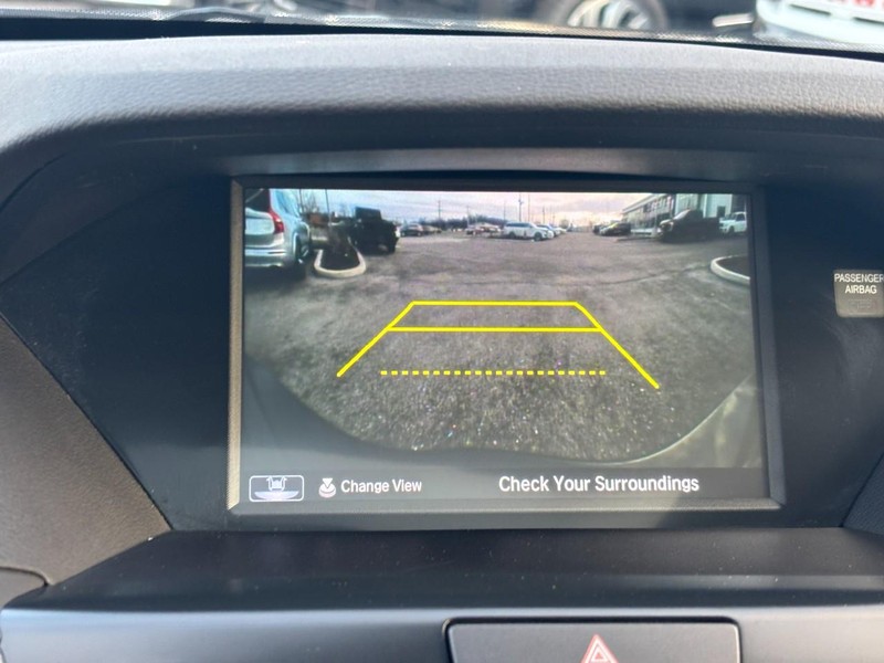 Acura MDX Vehicle Full-screen Gallery Image 15