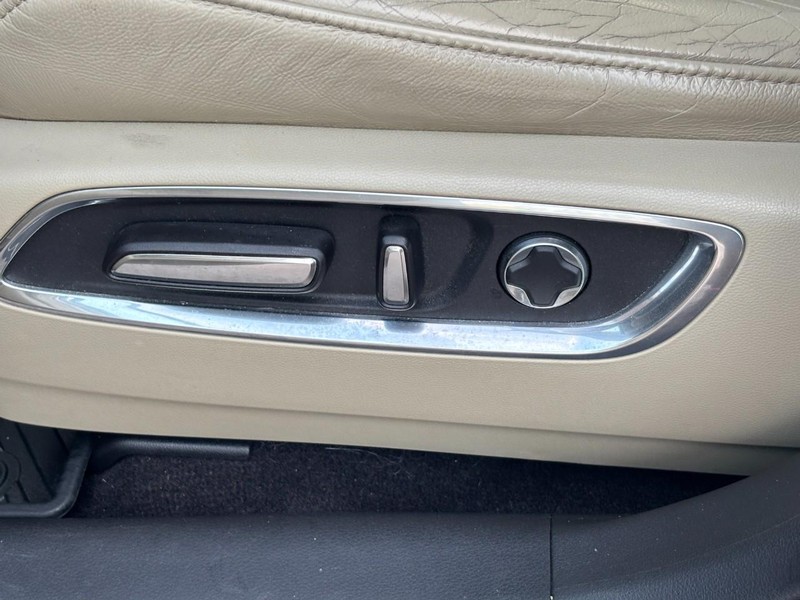 Acura MDX Vehicle Full-screen Gallery Image 18