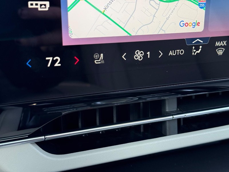 Lincoln Nautilus Vehicle Full-screen Gallery Image 24