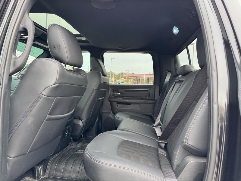 Ram 1500 Vehicle Full-screen Gallery Image 11