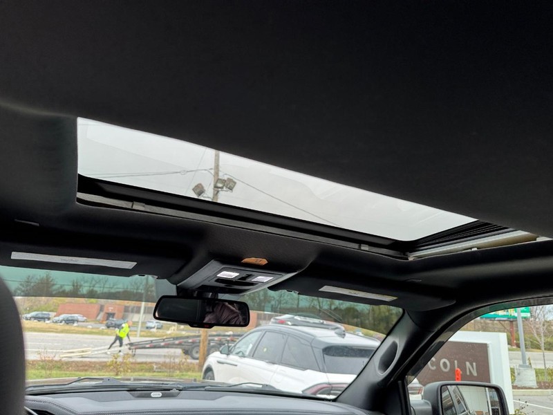 Ram 1500 Vehicle Full-screen Gallery Image 12