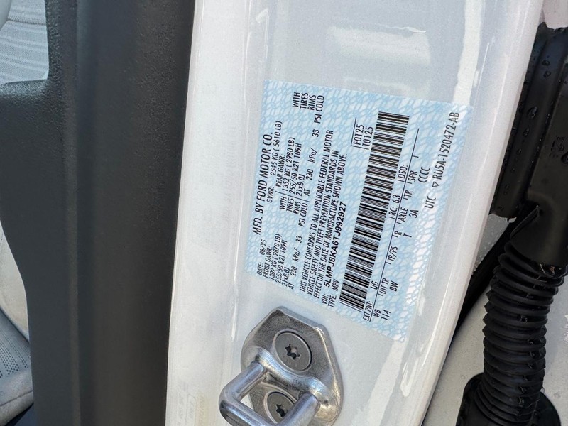 Lincoln Nautilus Vehicle Full-screen Gallery Image 25