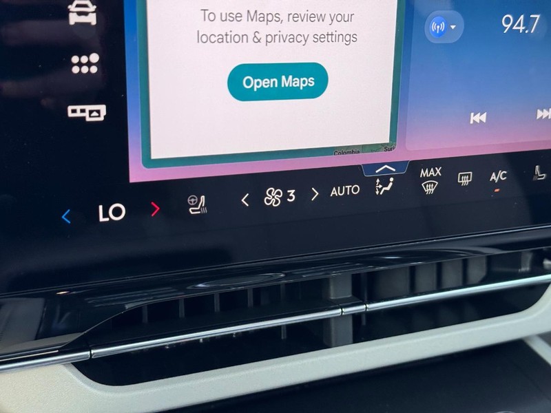 Lincoln Nautilus Vehicle Full-screen Gallery Image 24