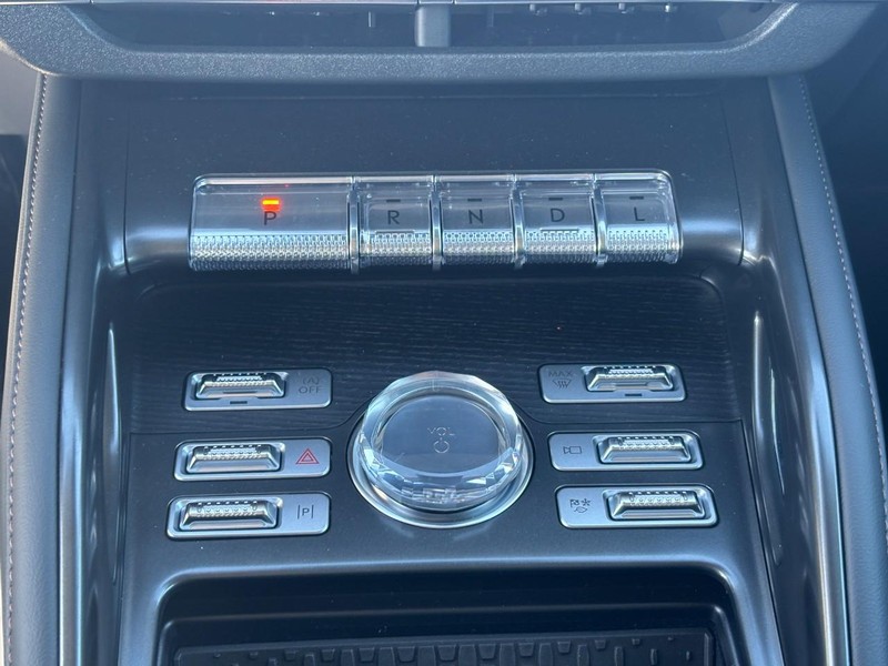 Lincoln Nautilus Vehicle Full-screen Gallery Image 26