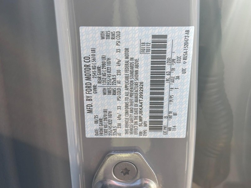 Lincoln Nautilus Vehicle Full-screen Gallery Image 27