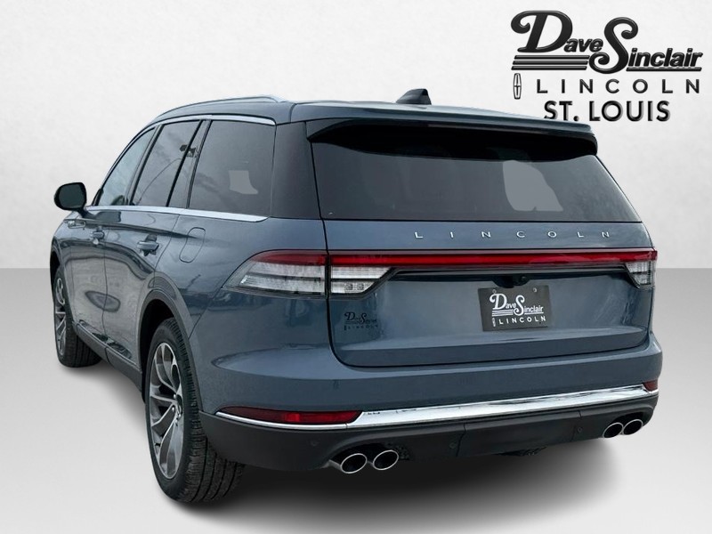 Lincoln Aviator Vehicle Full-screen Gallery Image 07