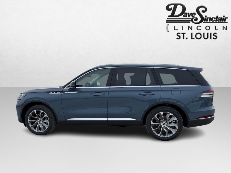 Lincoln Aviator Vehicle Full-screen Gallery Image 09