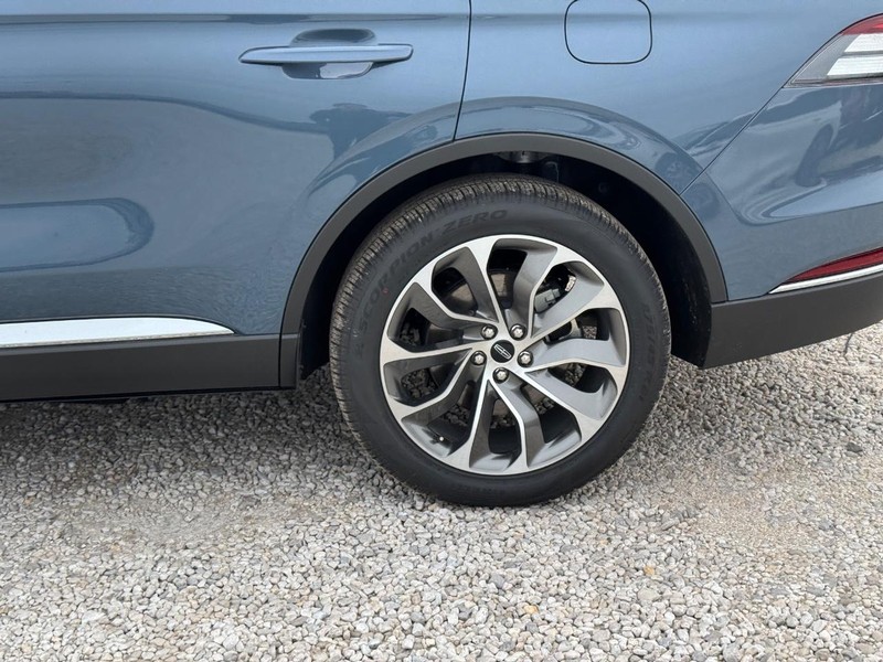 Lincoln Aviator Vehicle Full-screen Gallery Image 10