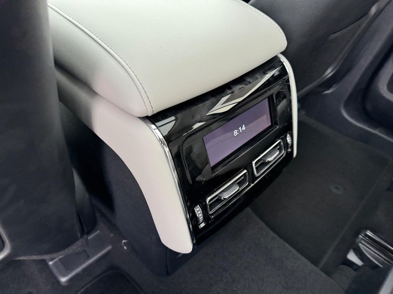 Lincoln Aviator Vehicle Full-screen Gallery Image 13