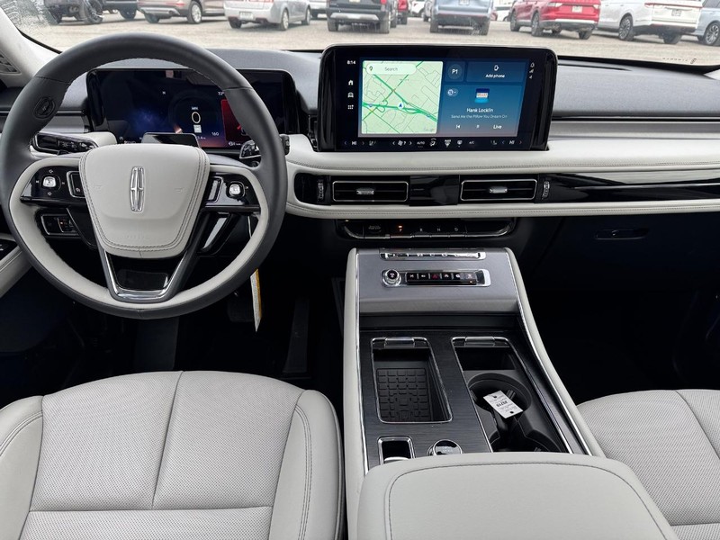 Lincoln Aviator Vehicle Full-screen Gallery Image 15
