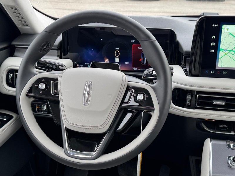 Lincoln Aviator Vehicle Full-screen Gallery Image 16