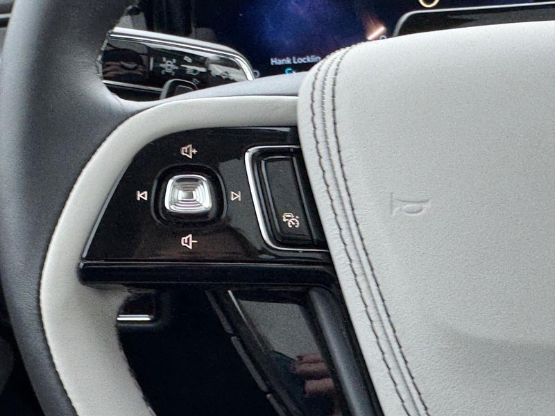 Lincoln Aviator Vehicle Full-screen Gallery Image 23