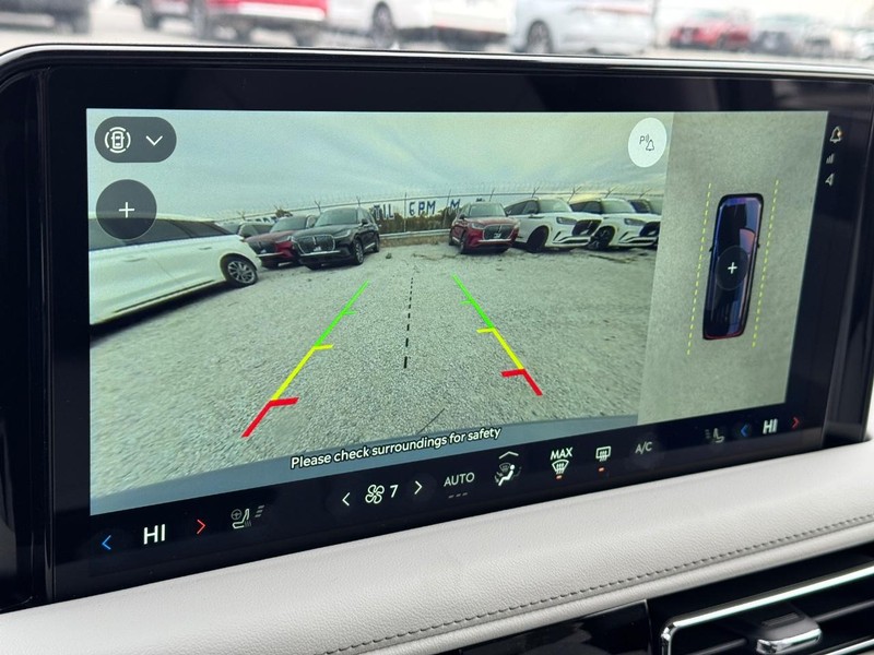 Lincoln Aviator Vehicle Full-screen Gallery Image 26