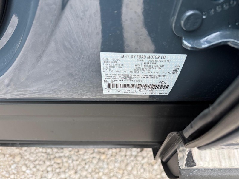 Lincoln Aviator Vehicle Full-screen Gallery Image 27