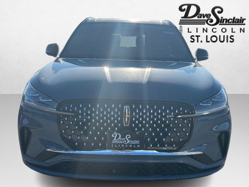 Lincoln Aviator Vehicle Full-screen Gallery Image 02