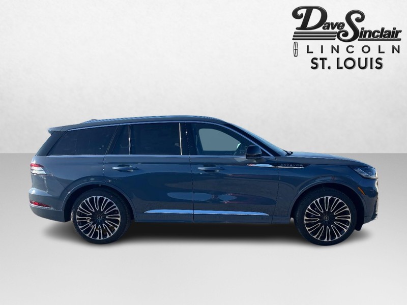 Lincoln Aviator Vehicle Full-screen Gallery Image 04