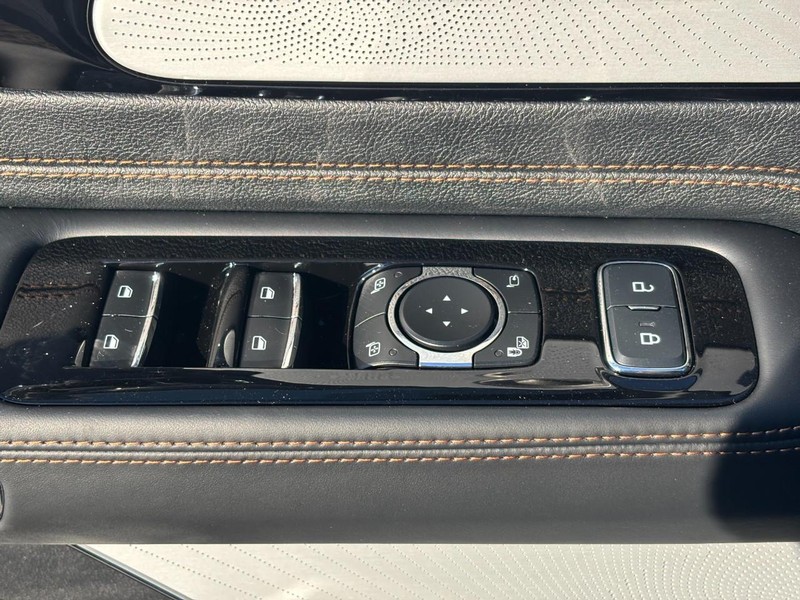 Lincoln Aviator Vehicle Full-screen Gallery Image 19