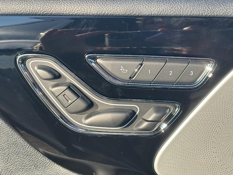 Lincoln Aviator Vehicle Full-screen Gallery Image 20